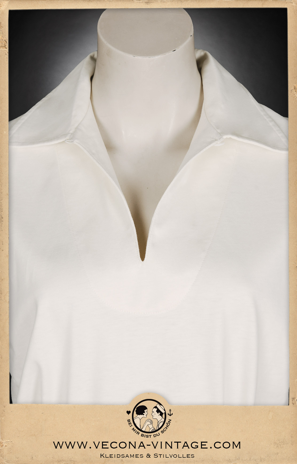 1930s style women's polo shirt in cream white with shell button, detail of the open collar