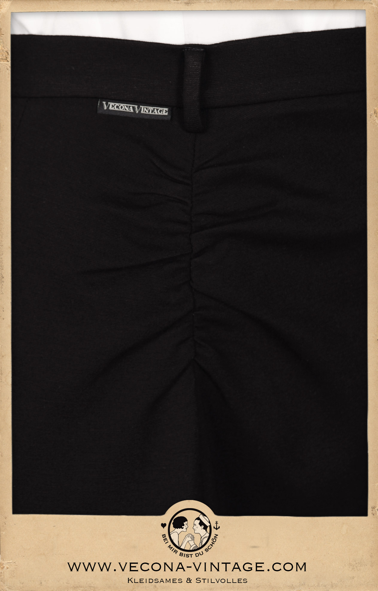 Flattering front shirring detail above the slit at the 1940s high waist pencil skirt Apache in black.