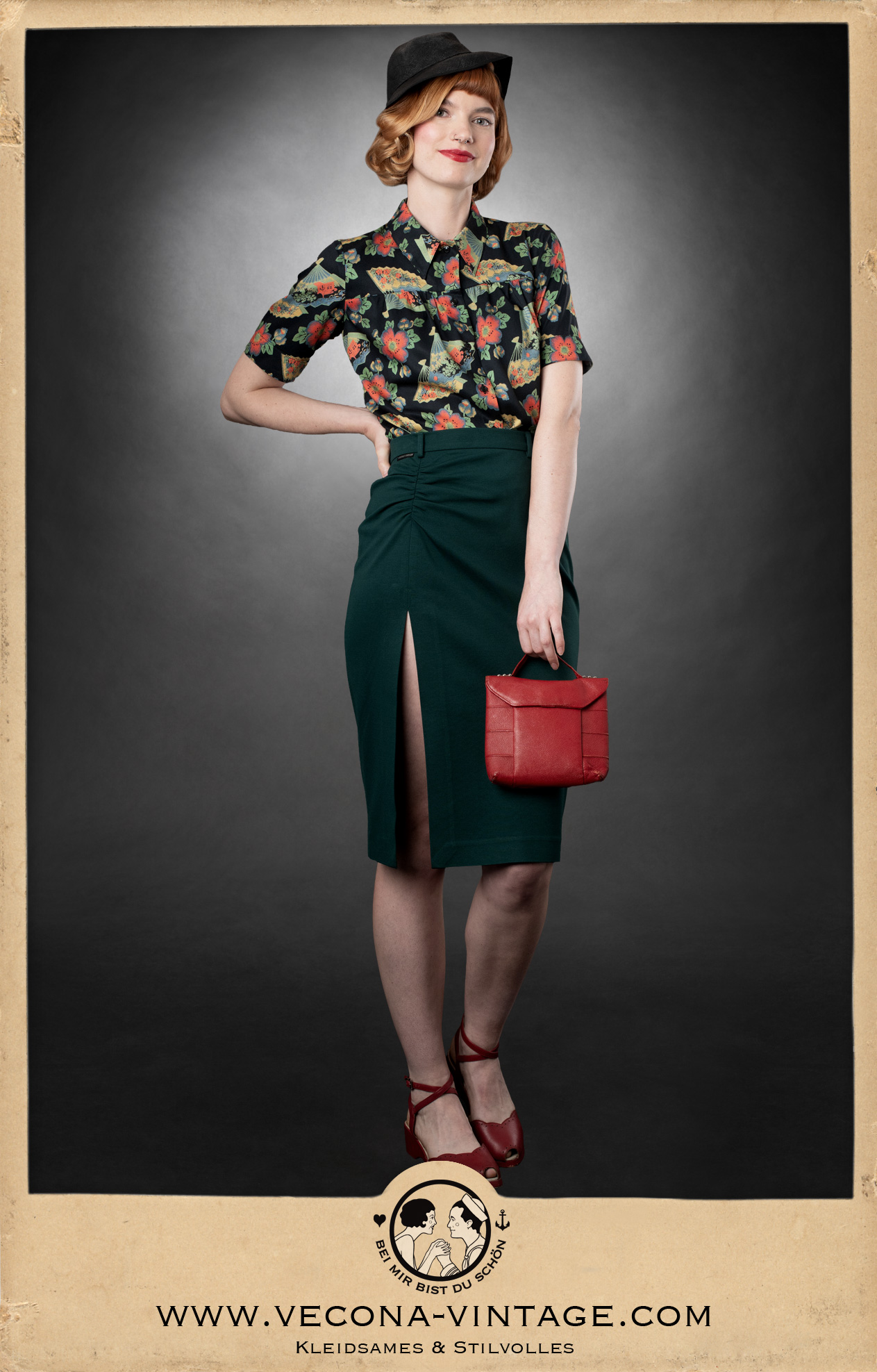 1940s pencil skirt Apache in forest green with high side slit for swing dancing, Balboa and Tango.
