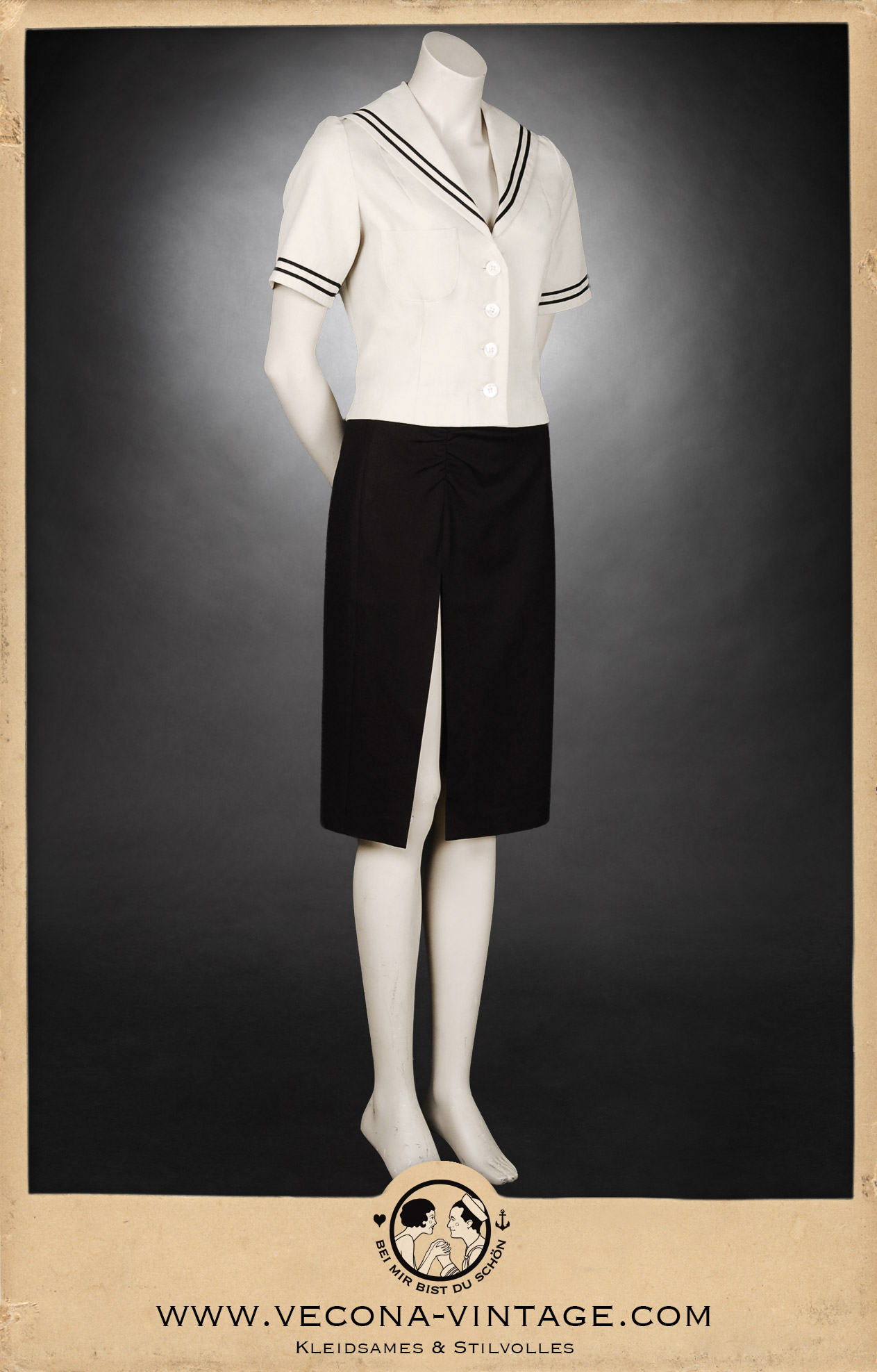 Sailor Top High Tide ecru paired with the 1940s high waist pencil skirt Apache in black for a night out by the harbor.