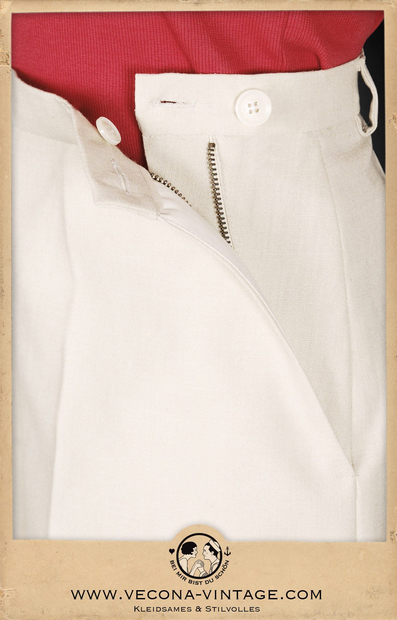 Vintage 1930er Jahre Leinen Shorts ecru. Die Detailansicht in der Seitenansicht, zeigt den in der Tasche versteckten Reißverschluss.