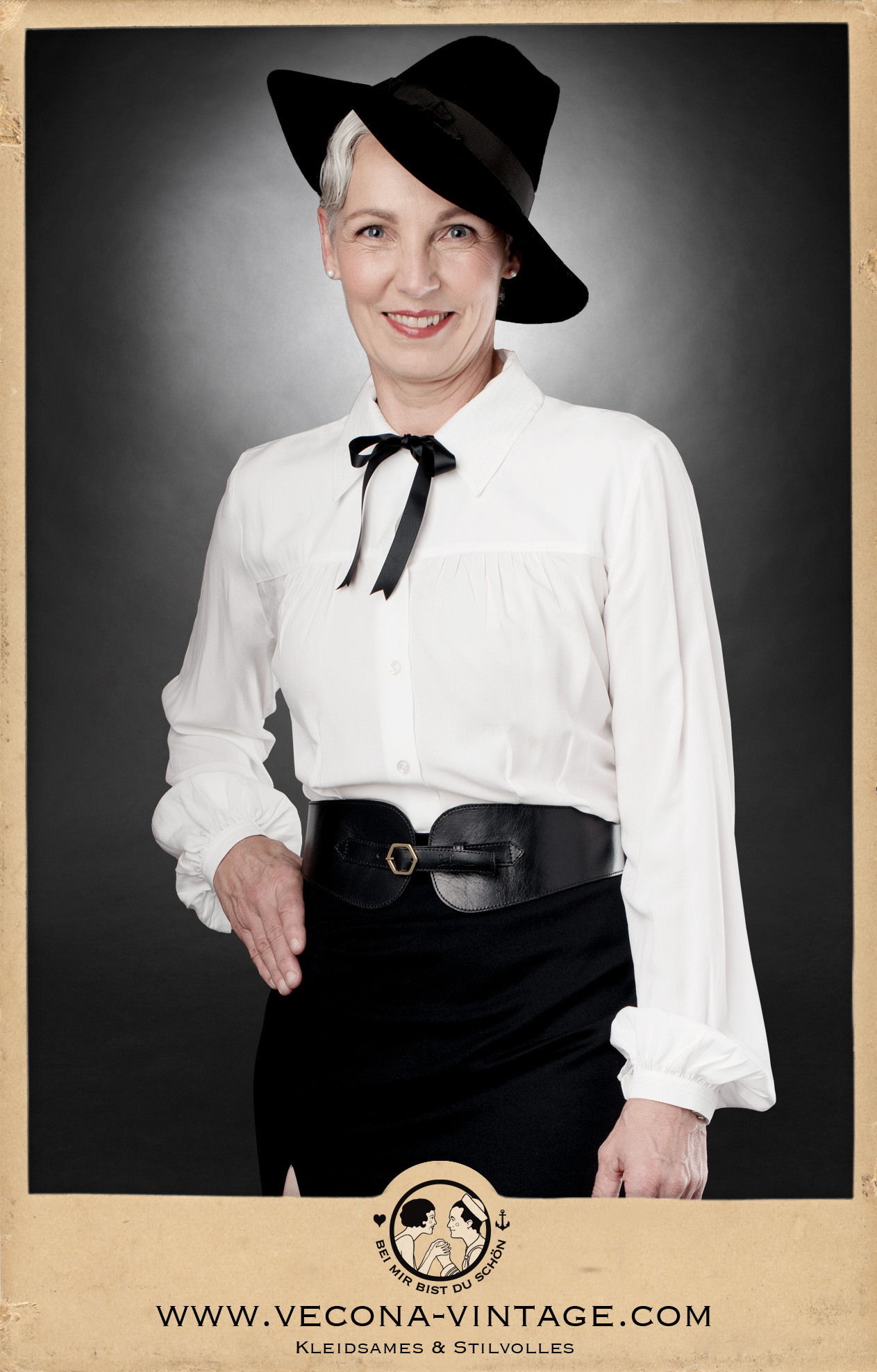 1940s vintage style longsleeve blouse Greta in cream white with top-stitching and shell buttons