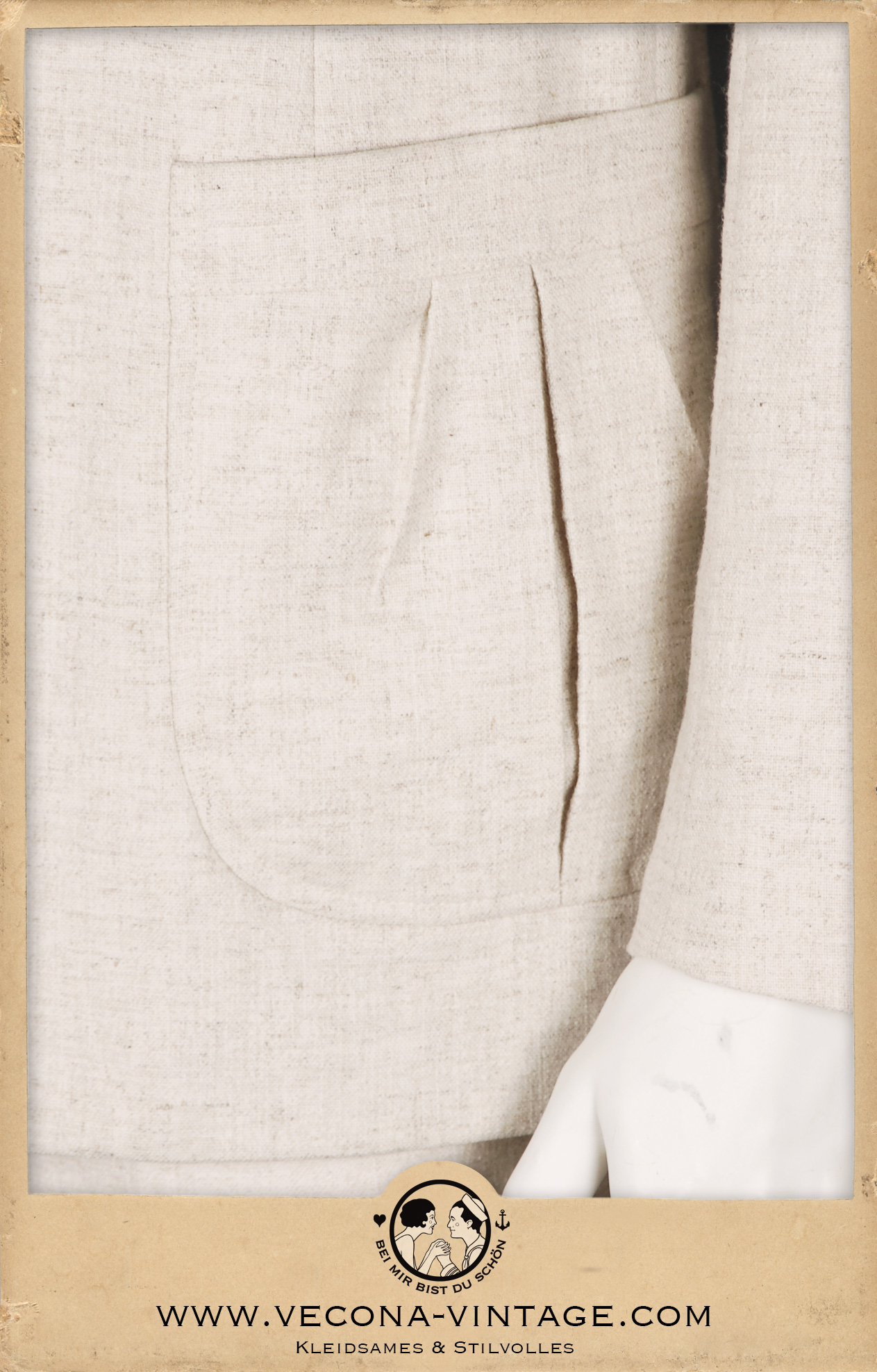 Jackett aus Leinenmischgewebe naturfarben - jacket made of ecru linen blend, Detail Tasche - pocket detail Jackett aus Leinenmischgewebe naturfarben - jacket made of ecru linen blend, Detail Tasche - pocket detail