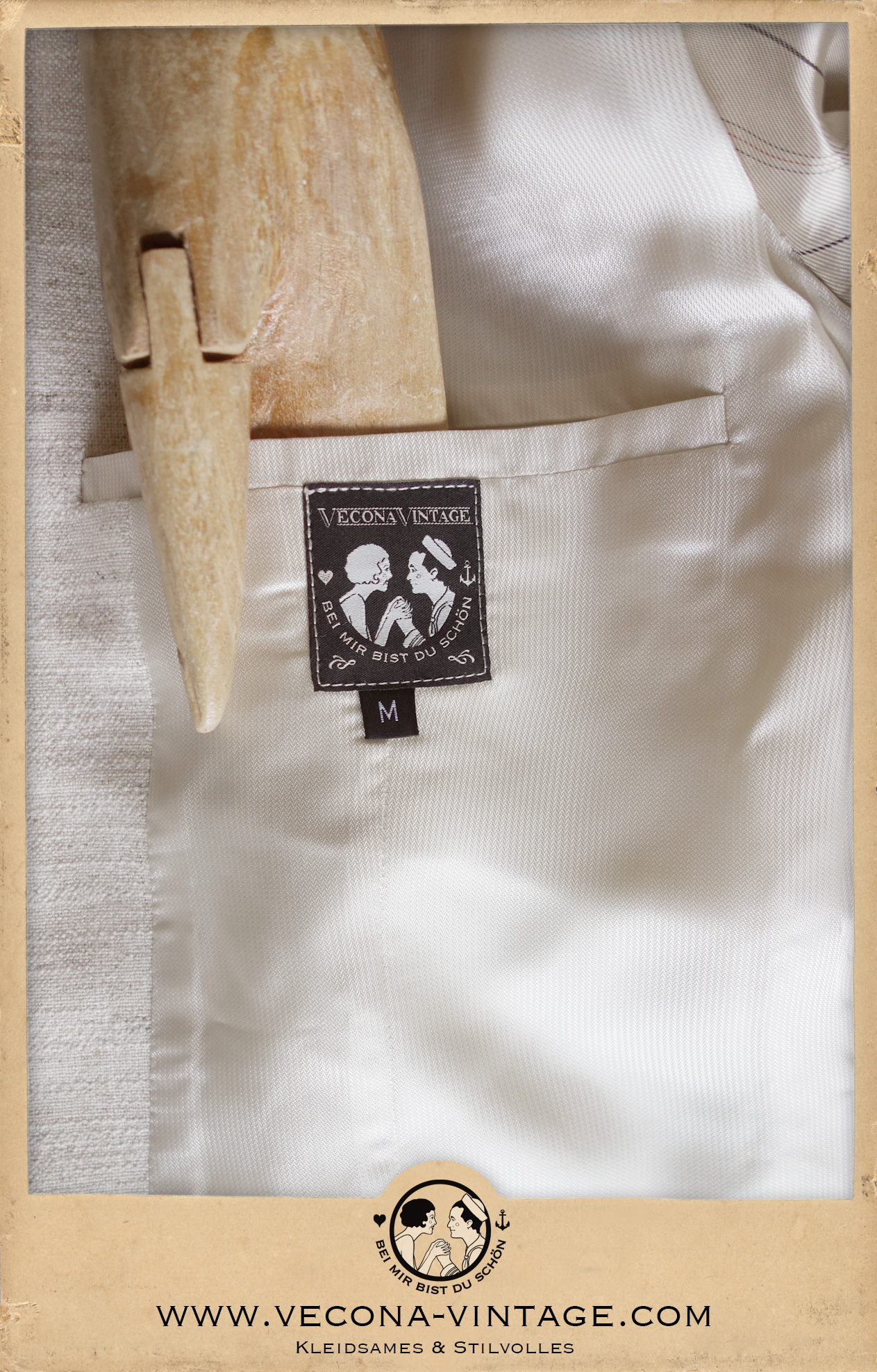 1930er Jackett, Leinenmischgewebe natur - 1930 ecru linen blend jacket, Innenansicht mit grauem Viskosefutter und Innentasche - inside view with grey viscose lining and inside pocket 1930er Jackett, Leinenmischgewebe natur - 1930 ecru linen blend jacket, Innenansicht mit grauem Viskosefutter und Innentasche - inside view with grey viscose lining and inside pocket