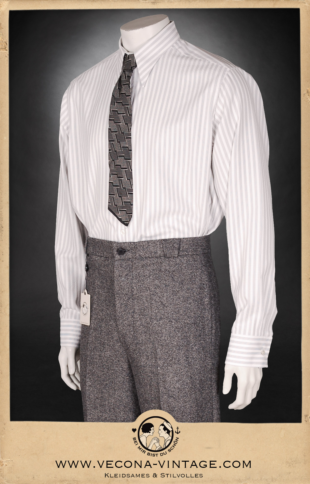 Vorderansicht 1920er Jahre Herrenhemd Baumwolle gestreift mit Tweedhose Earl Grey grau