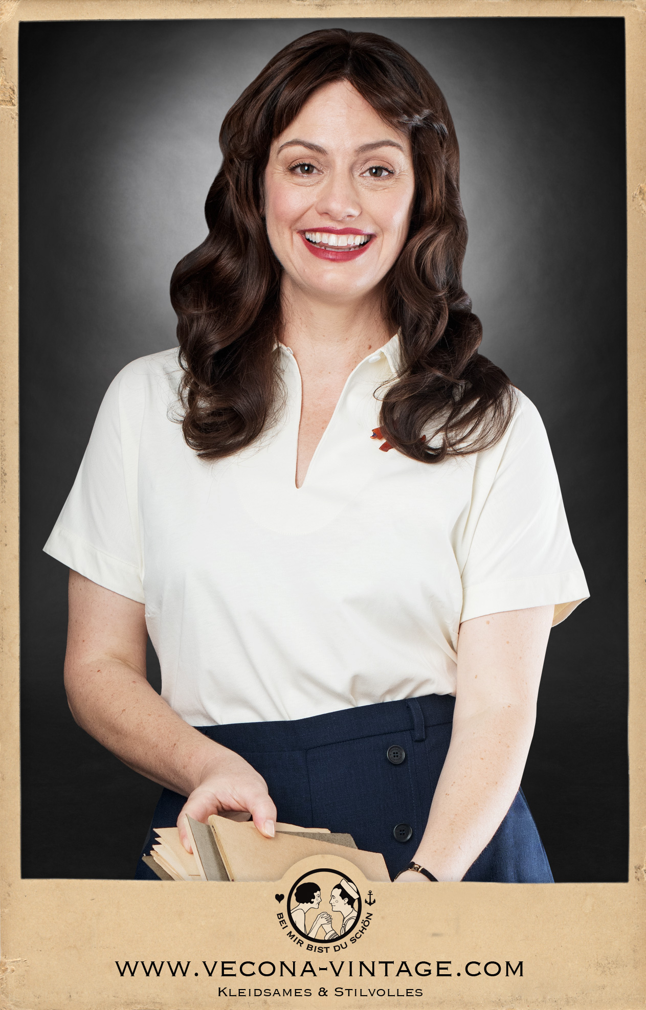 1930s vintage style polo shirt in cream white with one-piece sleeve and buttoned collar.