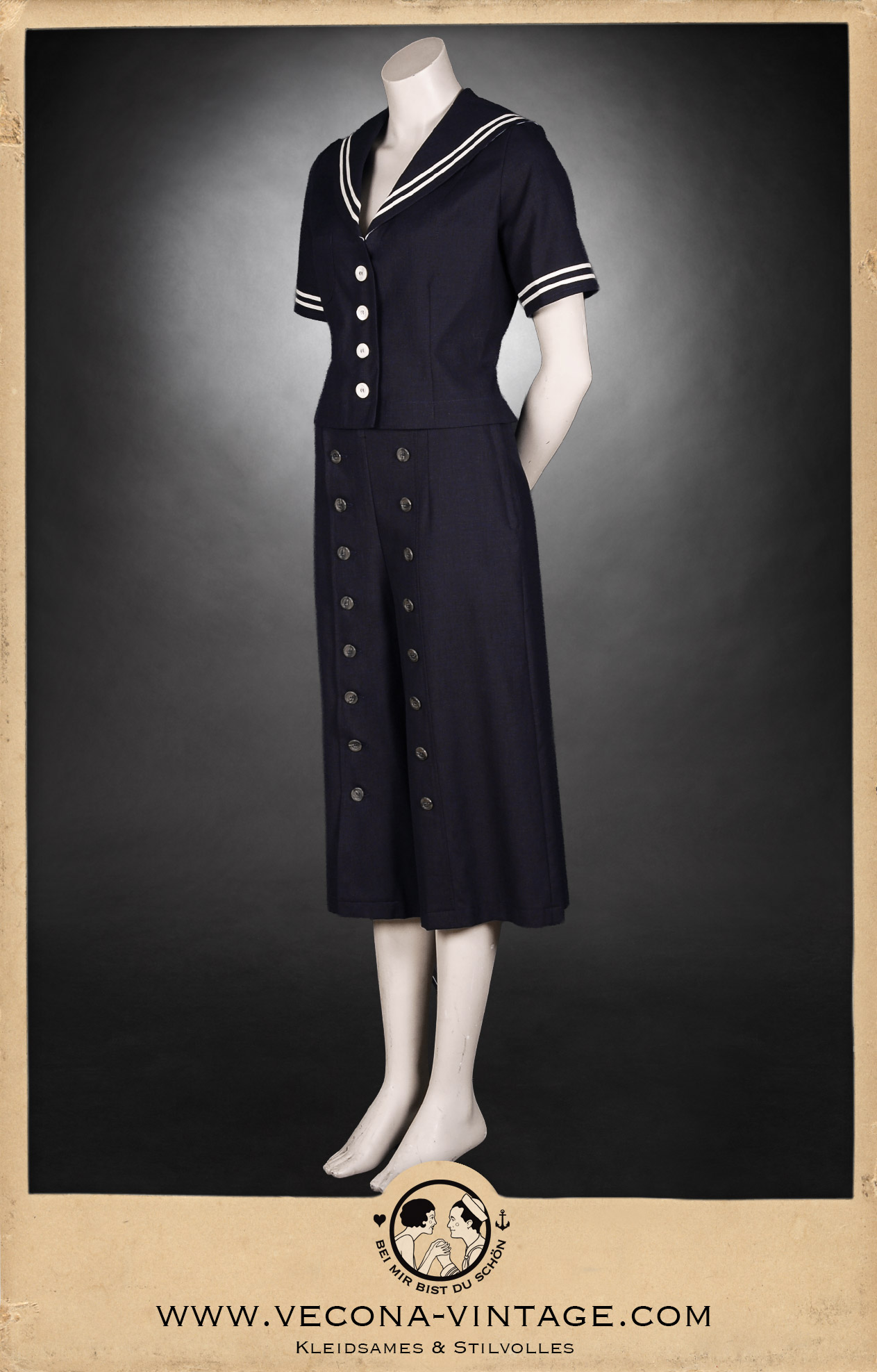 Complete 1930/40s style outfit consisting of the midi length split skirt Amelia in navy blue and the matching  cotton linen sailor top High Tide made from the same material.