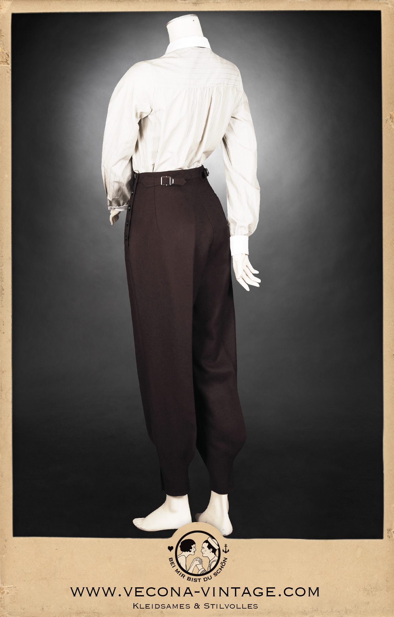 Skihose, Winterhose, Schurwolle braun - Ski Winter pants, virgin wool brown, mit grau weiß gestreifter langärmeliger Bluse aus Baumwolle - with Grey white striped cotton long sleeve blouse, Rückansicht - back view Skihose, Winterhose, Schurwolle braun - Ski Winter pants, virgin wool brown, mit grau weiß gestreifter langärmeliger Bluse aus Baumwolle - with Grey white striped cotton long sleeve blouse, Rückansicht - back view