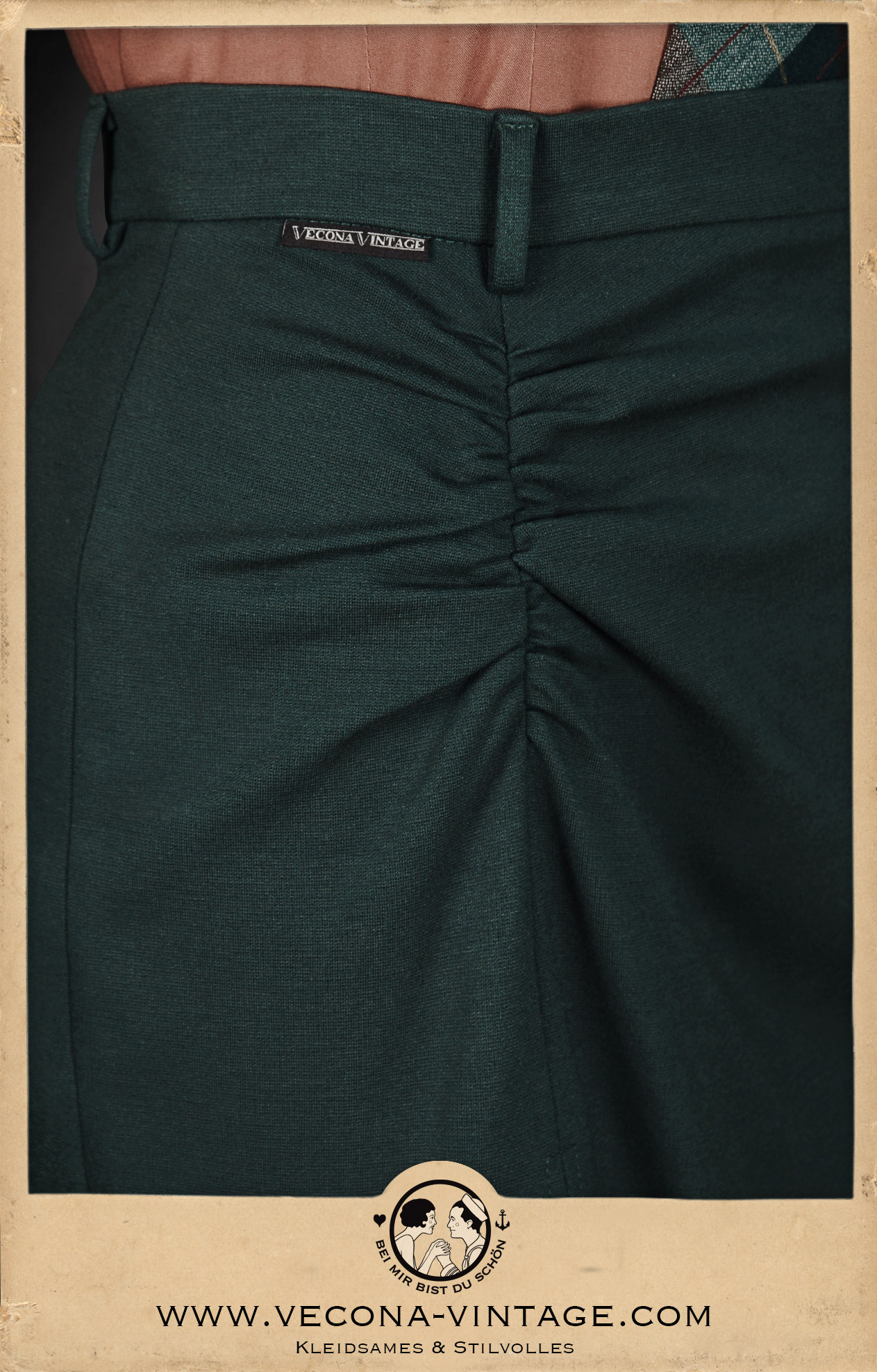 Detail view of the flattering front shirring above the high slit at the 1940s high waist pencil skirt Apache in forest green.