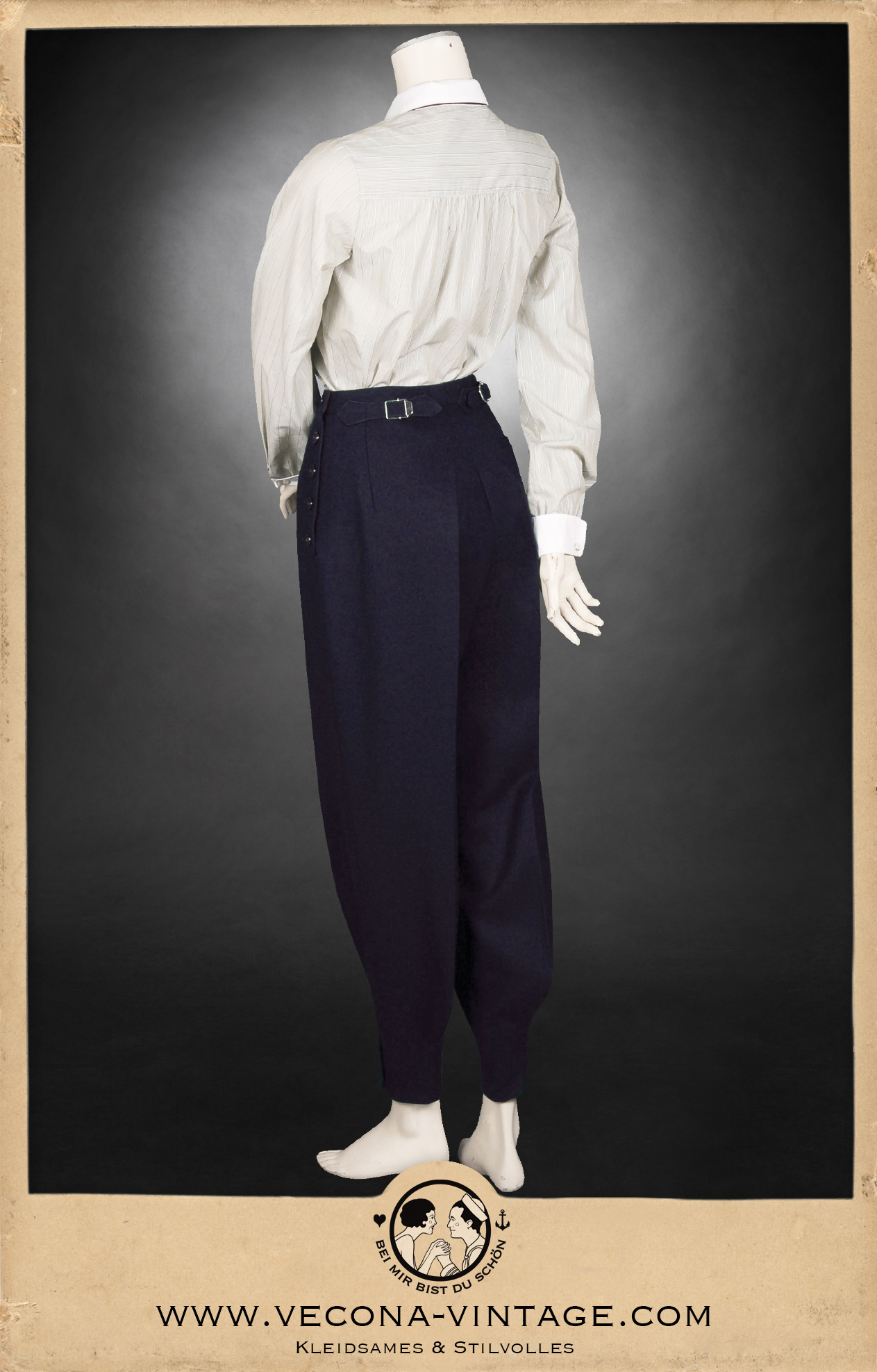 Skihose, Winterhose, Schurwolle blau - Ski Winter pants, virgin wool blue, mit grau weiß gestreifter langärmeliger Bluse aus Baumwolle - with Grey white striped cotton long sleeve blouse, Rückansicht - back view Skihose, Winterhose, Schurwolle blau - Ski Winter pants, virgin wool blue, mit grau weiß gestreifter langärmeliger Bluse aus Baumwolle - with Grey white striped cotton long sleeve blouse, Rückansicht - back view