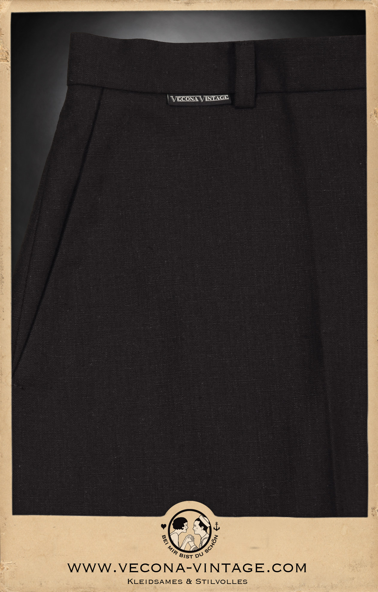 Vintage 1940er Jahre Leinen Shorts schwarz. Die Detailansicht der seitlichen Eingrifftasche, Gürtelschlaufen und Bügelfalte.