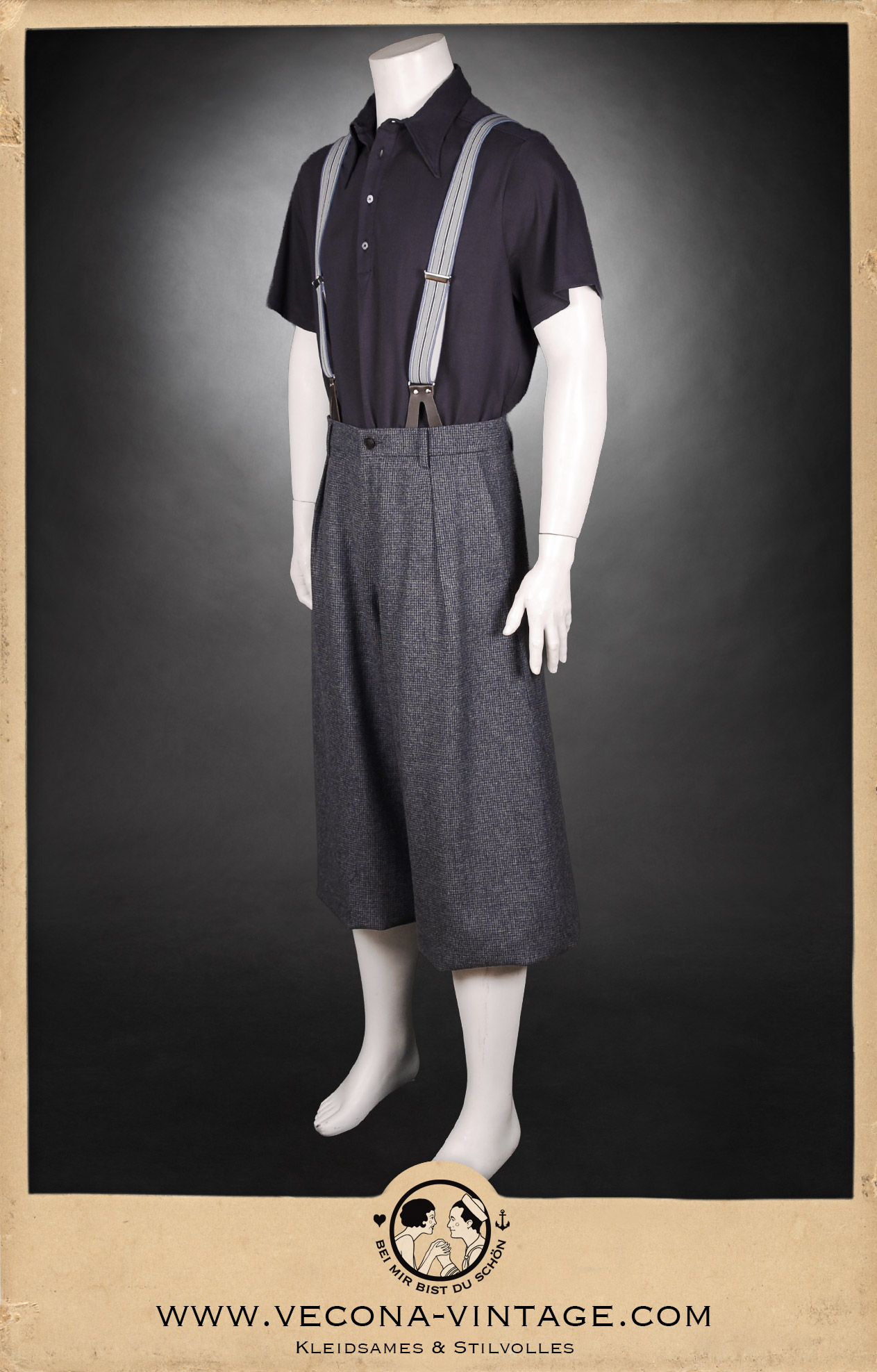 Perfekt zum Tweed Ride: Unser Herren Poloshirt im Stil der 30er Jahre kombiniert mit der klein gemusterten Tweed Knickerbocker HICKKORY CHAMP in grau-blauer Wolle